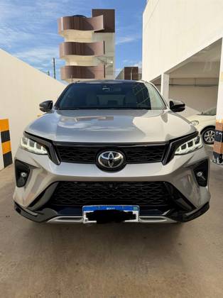 TOYOTA HILUX SW4 2.8 D-4D TURBO DIESEL DIAMOND 7L 4X4 AUTOMÁTICO TOYOTA HILUX SW4 2.8 D-4D TURBO DIESEL DIAMOND 7L 4X4 AUTOMÁTICO